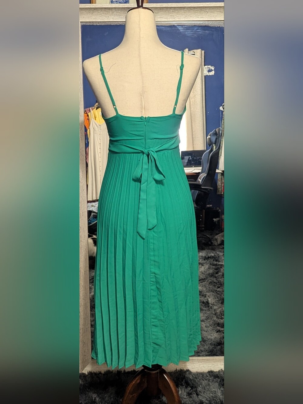 Jessica Simpson Emerald Green Pleated Maxi Dress with Waist Tie